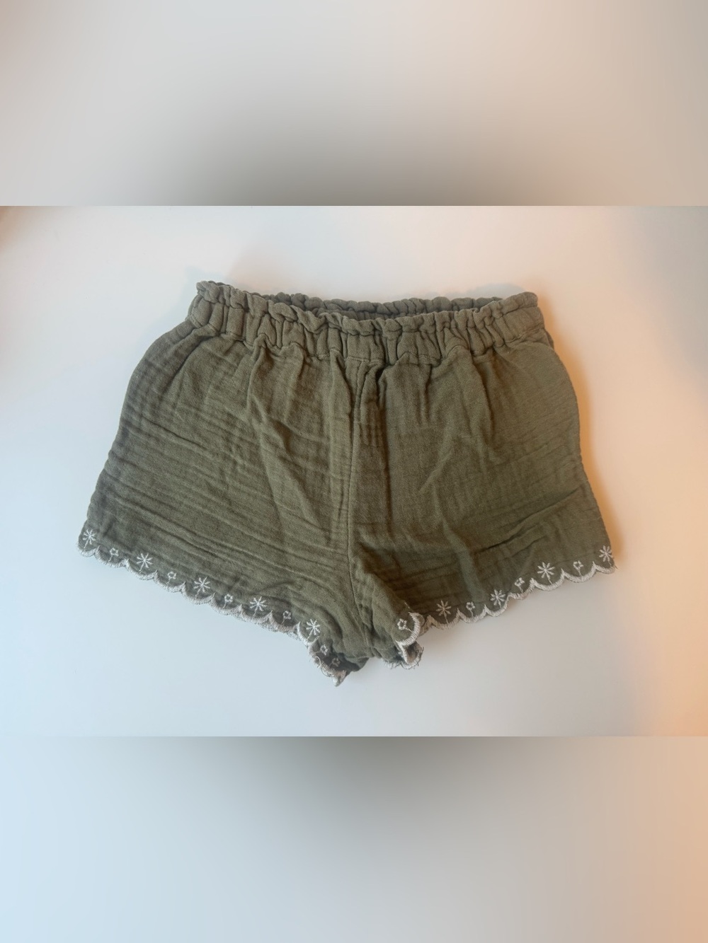 ⭐️3/15$⭐️ Old Navy • Olive Green Embroidered Scallop Hem Shorts • 18/24M
